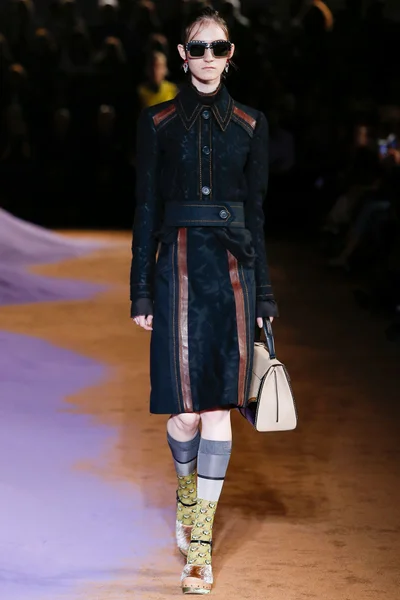 Look 15